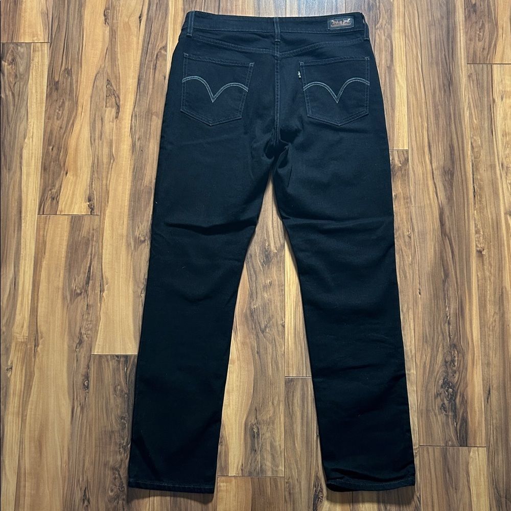 Like New Levi's Black Mid Rise Skinny Jeans - Picture 9 of 9